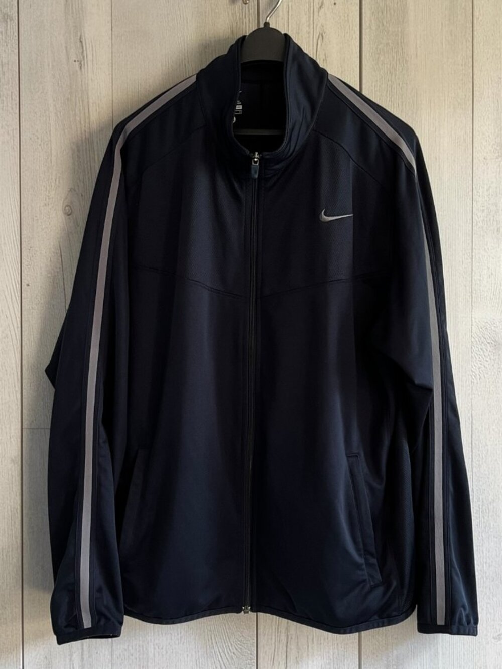 Nike Full Zip Jacket Black Mens XL Lightweight Gray Stripe Front Pockets Vented